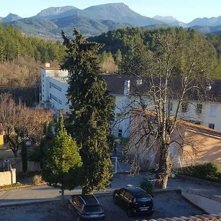 Spacious With Terrace And Mountain View Daire